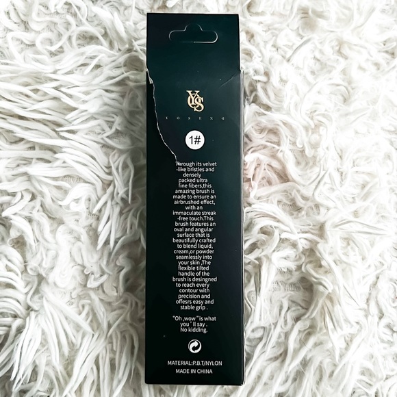 Large Rose Gold Foundation Dust Free Oval Makeup Brush - Picture 4 of 8